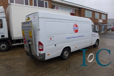 swift-couriers-newbury-oxford-mercedes-sprinter-tail-lift