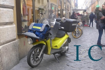poste-italiane-scooter