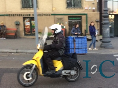scooter courier budapest